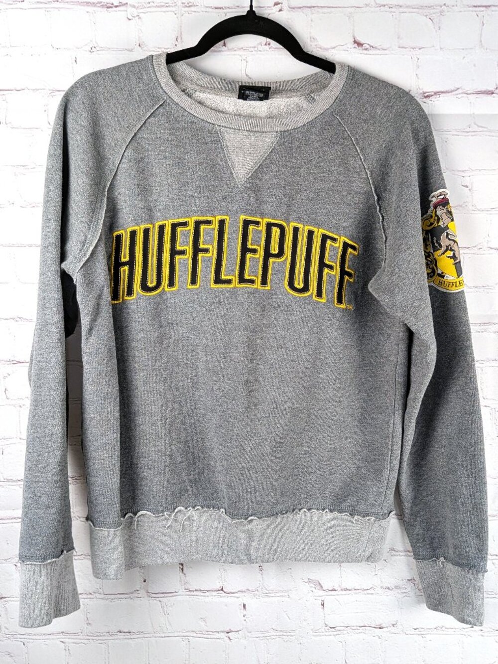 Harry Potter Wizarding World Hufflepuff Gray Sweatshirt S
